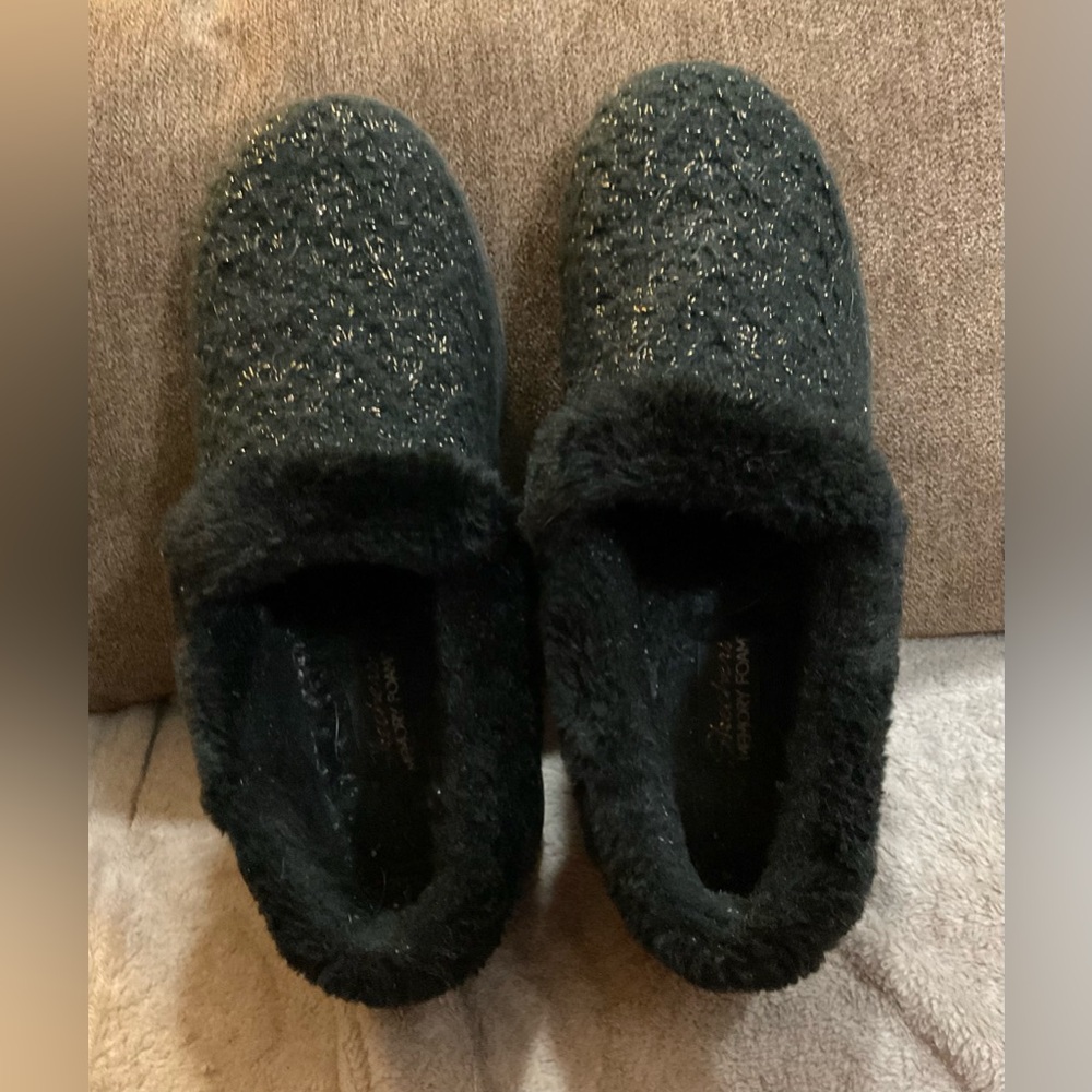 Skechers: Women's Black gold/metallic glitter memory foam Slippers size 8.5 .